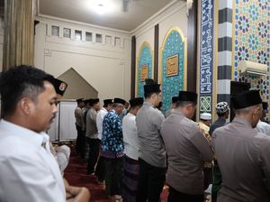 Kultum Subuh, Kapolres Lamongan Ajak Warga Jaga Kamtibmas Kultum Subuh, Kapolres Lamongan Ajak Warga Jaga Kamtibmas
