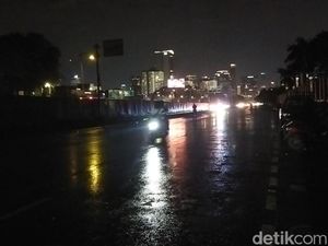 Massa Aksi Tolak RUU TNI Bubar, Lalin Depan DPR Kembali Dibuka Massa Aksi Tolak RUU TNI Bubar, Lalin Depan DPR Kembali Dibuka