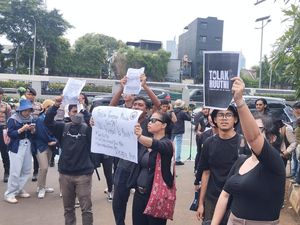 Video Kubu Pendukung dan Penolak RUU TNI Geruduk DPR