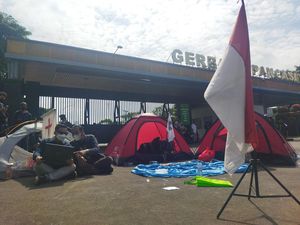 Video Tenda-tenda Massa Demo Tolak RUU TNI di Depan Gedung DPR