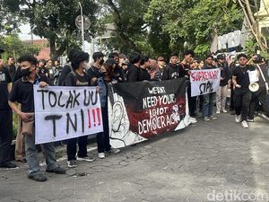 Respons Mabes TNI Seusai UU TNI Digugat ke MK Setelah 2 Hari Disahkan Respons Mabes TNI Seusai UU TNI Digugat ke MK Setelah 2 Hari Disahkan
