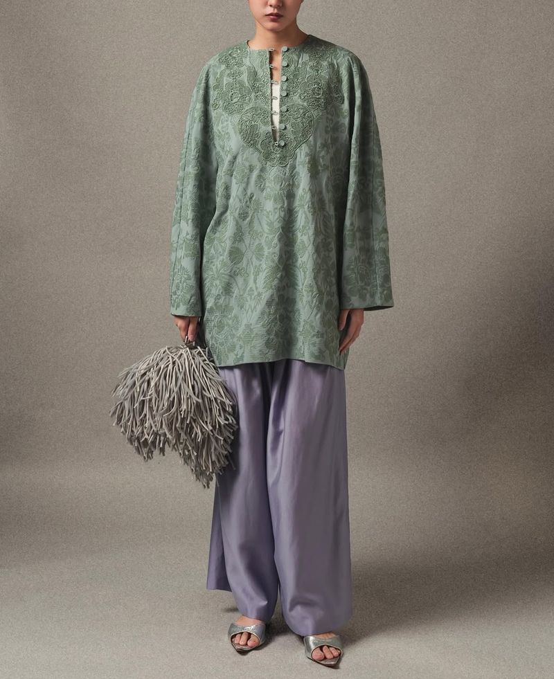 Model Baju Lebaran Wanita 2025 Inspirasi model dan warna baju lebaran wanita 2025.