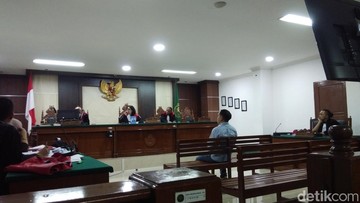 Sidang Skincare Fenny Frans: Rumah Suami Jadi Pengadilan? Sidang Skincare Fenny Frans: Rumah Suami Jadi Pengadilan?