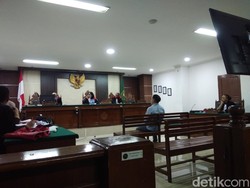 Hakim Buka Wacana Gelar Sidang Kasus Skincare di Rumah Suami Fenny Frans