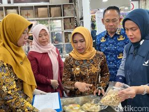 Sidak Supermarket, Ning Ita Temukan 3 Camilan Terindikasi Mengandung Boraks Sidak Supermarket, Ning Ita Temukan 3 Camilan Terindikasi Mengandung Boraks