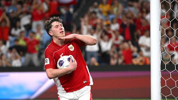 Indonesia's Ole Romeny celebrates his goal during the World Cup 2026 Asian qualifier football match between Australia and Indonesia in Sydney on March 20, 2025. (Photo by Saeed KHAN / AFP) / -- IMAGE RESTRICTED TO EDITORIAL USE - STRICTLY NO COMMERCIAL USE --