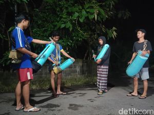 Melihat Tradisi Pemuda Kulon Progo Bangunkan Sahur Pakai Kentongan dan Selawat Melihat Tradisi Pemuda Kulon Progo Bangunkan Sahur Pakai Kentongan dan Selawat