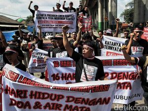Pengusaha Truk Gelar Aksi Mogok Operasi di Tanjung Priok Pengusaha Truk Gelar Aksi Mogok Operasi di Tanjung Priok