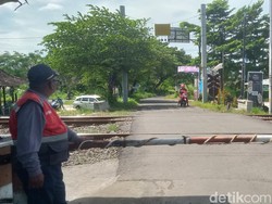 5 Perlintasan KA Tanpa Palang di Klaten Dijaga Linmas Saat Mudik