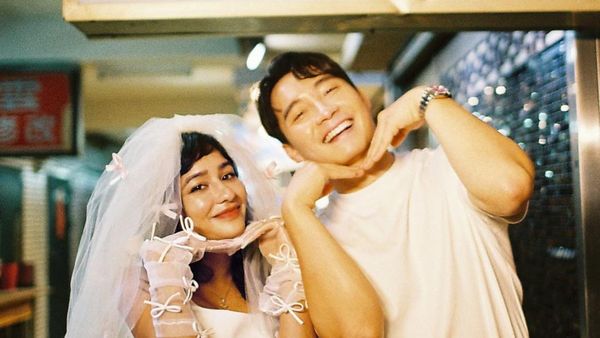 Potret Romantis Uncle Roger dan Calon Istri, Foto Prewedding di Pasar Malam