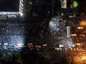 Ribuan Warga Turki Protes Penahanan Wali Kota Istanbul, Rival Erdogan Ribuan Warga Turki Protes Penahanan Wali Kota Istanbul, Rival Erdogan