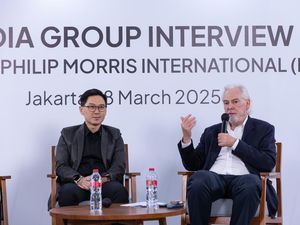 Komitmen CEO PMI Jacek Olczak untuk Investasi Jangka Panjang di Indonesia Komitmen CEO PMI Jacek Olczak untuk Investasi Jangka Panjang di Indonesia