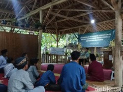 Cara Santri Ponpes Alam Maroko Memupuk Cinta Tanah Air Saat Ramadan