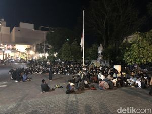 Massa Demo Tolak UU TNI Akan Menginap di Gedung DPRD DIY Massa Demo Tolak UU TNI Akan Menginap di Gedung DPRD DIY