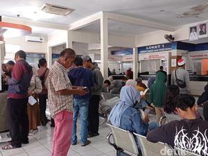 Senyum Irman di Hari Pertama Pemutihan Pajak: Mudik Enggak Takut Ditilang