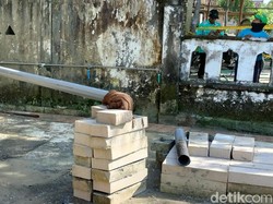 Heboh Semburan Api di Halaman Masjid Bojonegoro Lukai Warga