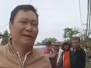 Polisi Buru Eks Anggota DPRD Palembang yang Tusuk Mantan Istrinya Polisi Buru Eks Anggota DPRD Palembang yang Tusuk Mantan Istrinya