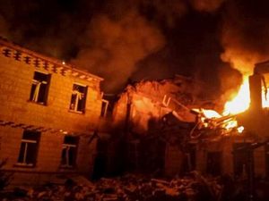 Serangan Rudal Rusia Hantam Ukraina, 34 Orang Tewas Serangan Rudal Rusia Hantam Ukraina, 34 Orang Tewas