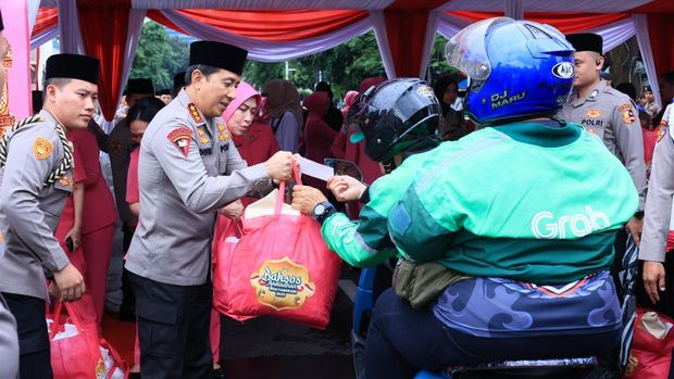 Wakapolri Komjen Ahmad Dofiri menghadiri Bazar Ramadan Polri Presisi dan Baksos Ramadan Bhayangkari 2025 yang diselenggarakan Mabes Polri. (Dok istimewa).