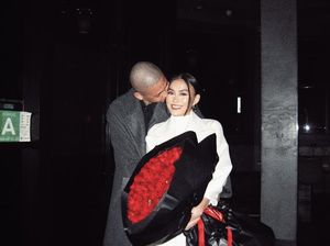 Potret Agnez Mo-Adam Rosyadi Rayakan Anniv ke-4: Mereka Memang Selengket Itu! Potret Agnez Mo-Adam Rosyadi Rayakan Anniv ke-4: Mereka Memang Selengket Itu!