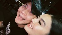 7 Potret Mesra Agnez Mo & Adam Rosyadi Rayakan Anniversary 4 Tahun Pacaran