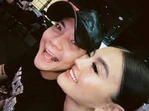 7 Potret Mesra Agnez Mo & Adam Rosyadi Rayakan Anniversary 4 Tahun Pacaran 7 Potret Mesra Agnez Mo & Adam Rosyadi Rayakan Anniversary 4 Tahun Pacaran
