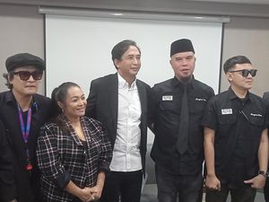 Soal Direct License, Dhani Sentil Ariel: Dia Gak Tercipta Mikirin Orang Lain Soal Direct License, Dhani Sentil Ariel: Dia Gak Tercipta Mikirin Orang Lain