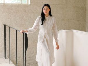 8 Atasan Putih yang Cantik dan Elegan untuk Lebaran, Tunik Hingga Outerwear 8 Atasan Putih yang Cantik dan Elegan untuk Lebaran, Tunik Hingga Outerwear