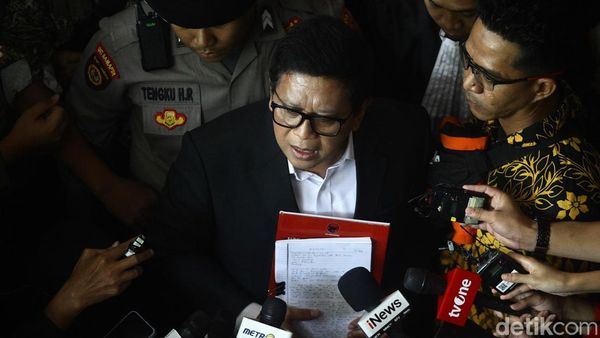 Bacakan Eksepsi, Hasto Minta Dibebaskan