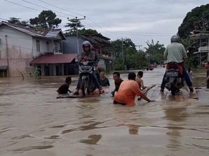Lumpuh Total Jalan Raya Malindo Akibat Banjir, Warga Diminta Tunda Perjalanan