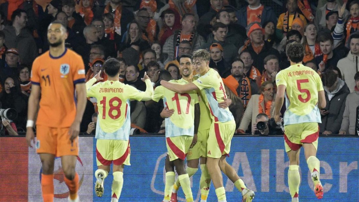 Timnas Spanyol hampir kalah di markas Timnas Belanda (REUTERS/Fabian Bimmer)