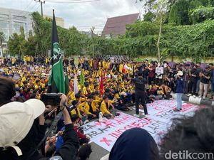 BEM Kalsel Duduki Depan DPRD Tolak UU TNI, Ketua Dewan Absen Pascaoperasi BEM Kalsel Duduki Depan DPRD Tolak UU TNI, Ketua Dewan Absen Pascaoperasi