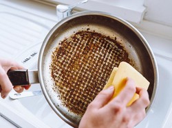 Cara Alami Bersihkan Wajan Stainless Steel Pakai 2 Bahan Dapur