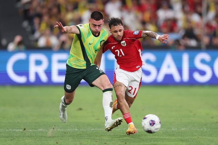 SYDNEY, AUSTRALIA - MARCH 20: Lewis Miller of Australia and Dean James of Indonesia compete for the ball during the round three FIFA 2026 World Cup AFC Asian Qualifier match between Australia Socceroos and Indonesia at Allianz Stadium on March 20, 2025 in Sydney, Australia. (Photo by Mark Metcalfe/Getty Images)