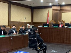 Bacakan Eksepsi, Hasto Ngaku Diancam Jadi Tersangka Jika PDIP Pecat Jokowi