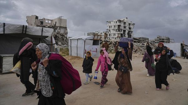 Israel Kembali Bombardir Gaza, Warga Ngungsi Lagi