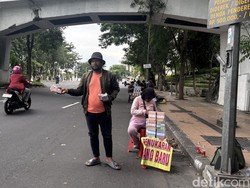 Basori Raup Untung Rp 150 Juta dari Jasa Tukar Uang Baru Jelang Lebaran
