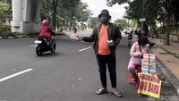 Jasa Tukar Uang Mulai Menjamur di Surabaya