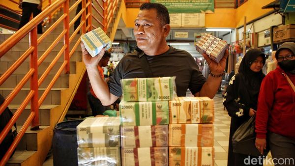 Jelang Lebaran, Jasa Tukar Uang Baru Makin Marak