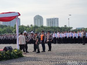 Kapolda Metro Cek Kesiapan Pasukan Pengamanan Operasi Ketupat 2025 di Monas