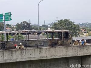 Kronologi Bus PO Haryanto Ludes Terbakar di Tol Semarang Kronologi Bus PO Haryanto Ludes Terbakar di Tol Semarang