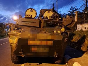 Rem Blong, 2 Rantis Anoa TNI Terlibat Kecelakaan dengan Truk di Semarang Rem Blong, 2 Rantis Anoa TNI Terlibat Kecelakaan dengan Truk di Semarang
