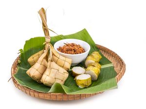 6 Tips Beli Ketupat atau Lontong Matang yang Kualitasnya Bagus