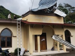 Angin Kencang Terjang Sembalun, Masjid-Rumah Warga Rusak Parah