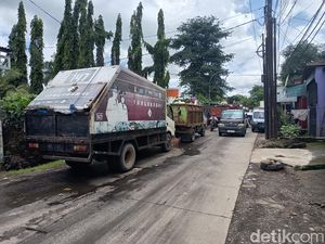 Truk Antre Buang Sampah di TPA Antang Makassar gegara Over Kapasitas Truk Antre Buang Sampah di TPA Antang Makassar gegara Over Kapasitas