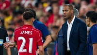 Patrick Kluivert memulai kiprahnya bersama Timnas Indonesia dengan laga sulit melawan Australia pada Kualifikasi Piala Dunia 2026. Hasilnya, Indonesia harus mengakui keunggulan lawan dengan skor 1-5. (Andy Cheung/Getty Images)