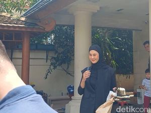 Peluk dan Cium Paula Verhoeven saat Bertemu Anak di Rumah Baim Wong Peluk dan Cium Paula Verhoeven saat Bertemu Anak di Rumah Baim Wong