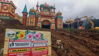 Pembongkaran Bangunan Terakhir Hibisc Fantasy Puncak Bogor