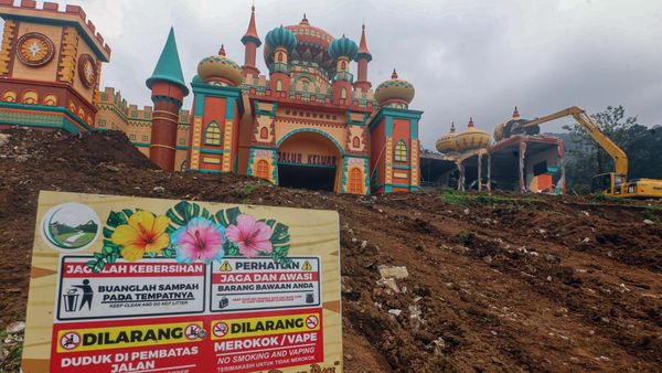 Pembongkaran Bangunan Terakhir Hibisc Fantasy Puncak Bogor