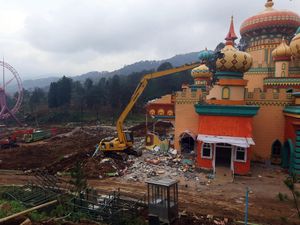 Dedi Berani Nggak Bongkar Bangunan Swasta di Puncak Bogor?